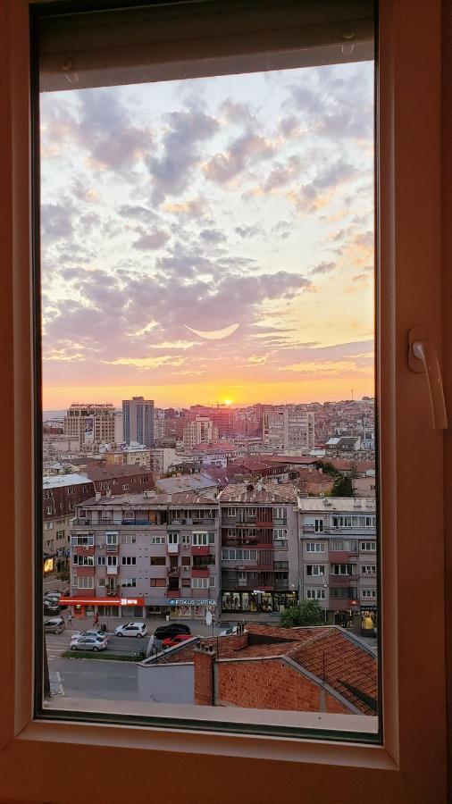 Spacious Downtown Apartment With A City View Pristina Exterior foto